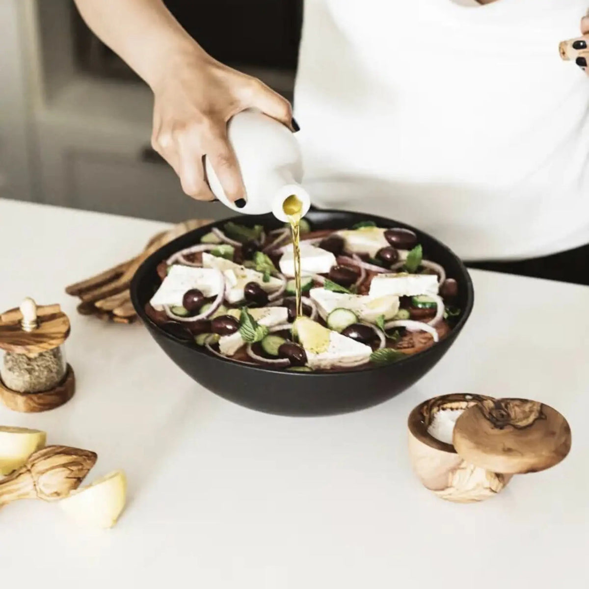 Salt- och pepparskål i olivträ med magnetlock