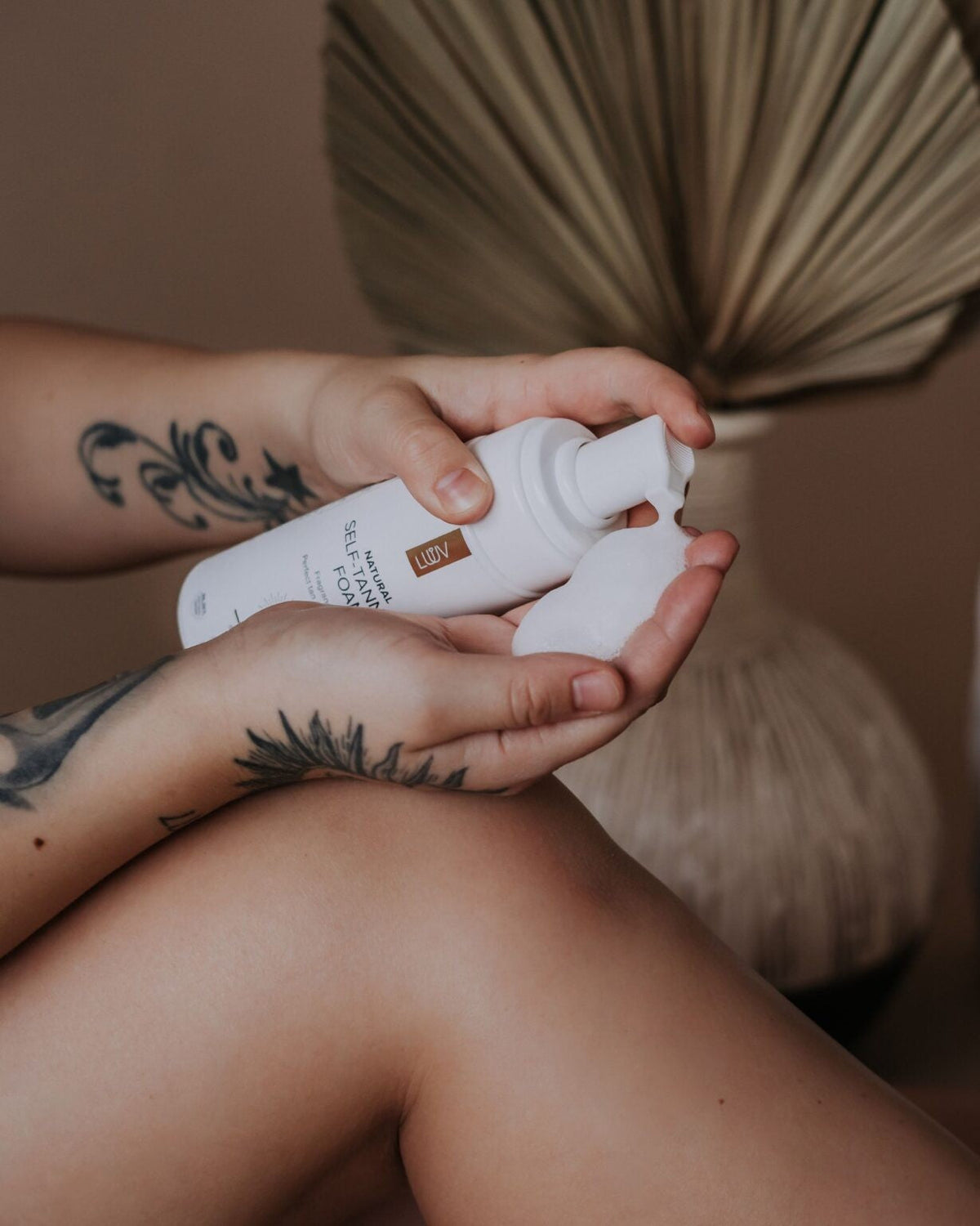 Brun utan sol-mousse – mellanmörk